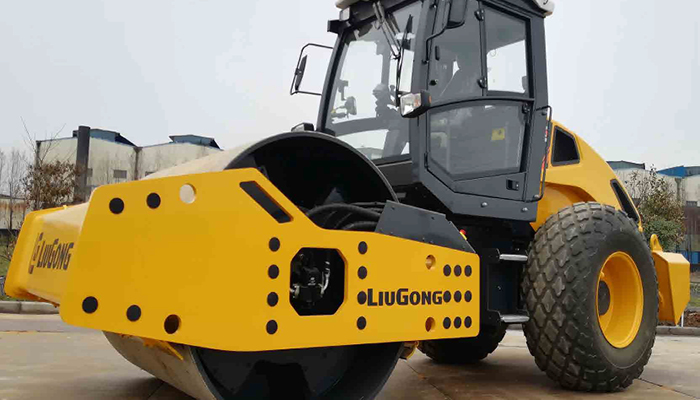 Liugong 6615E vibrating roller